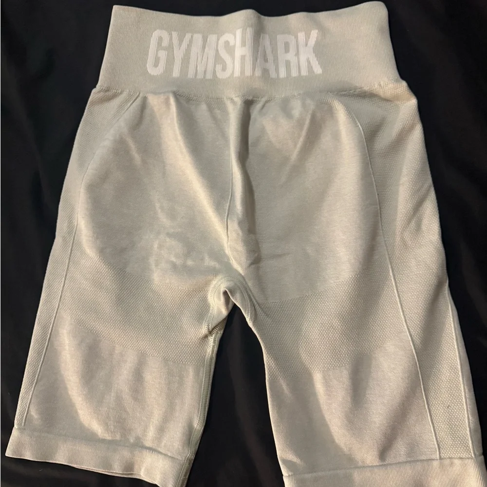 Gymshark Cream Activewear short - Picture 1 of 4